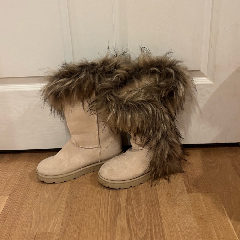 BAMBOO Beige Winter Boots with Faux Fur